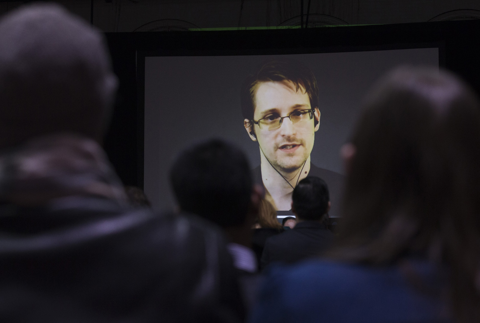 Snowden Film Complet En Français - Youtube Edward Snowden : les gouvernements vont utiliser des drones pour