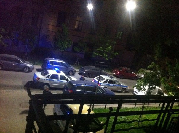 Un néonazi a fait défiler des prostituées nues dans les rues de Saint-Pétersbourg (PHOTOS)