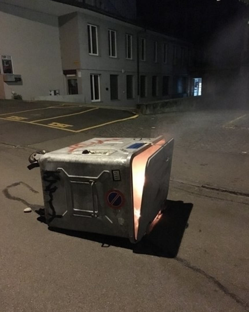 Suisse : des centaines de jeunes sèment la pagaille dans Berne (IMAGES)