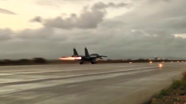 L’aviation russe a détruit de nouvelles infrastructures de production pétrolière de Daesh en Syrie