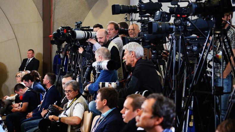 HRW appelle Kiev à lever les sanctions contre 17 journalistes russes