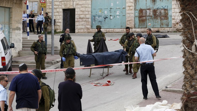 Une vidéo suggère qu’un couteau près d’un assaillant tué par un soldat à Hebron a été «déposé»