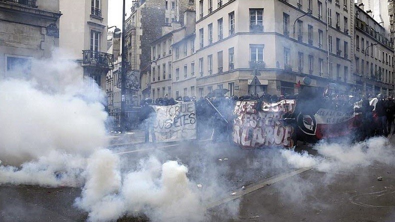 Hommage à Clément Méric : échauffourées entre des antifascistes et la police à Paris (PHOTOS, VIDEO)