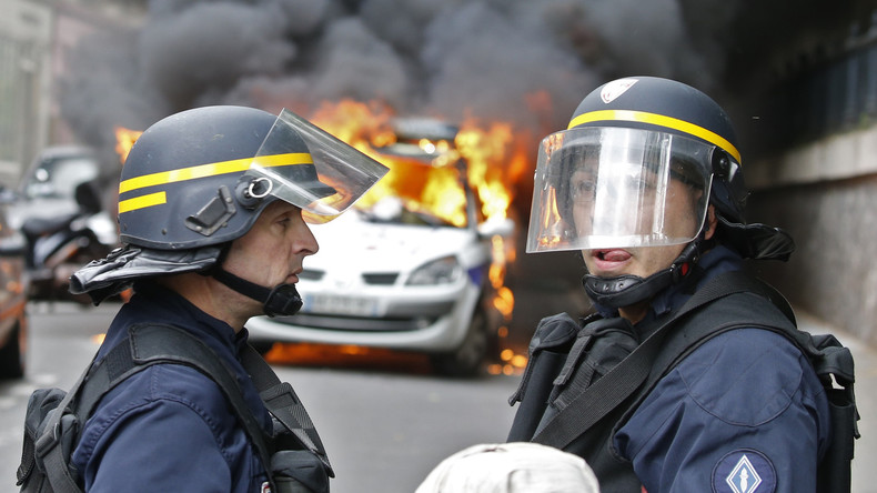 Voiture de police incendiée à Paris : un sixième suspect arrêté