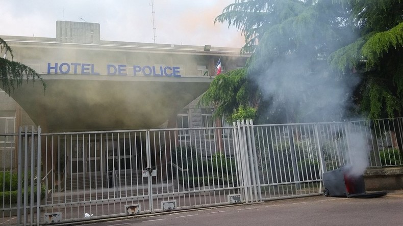 Loi travail à Rennes : des manifestants s’attaquent au commissariat (PHOTOS, VIDEO)