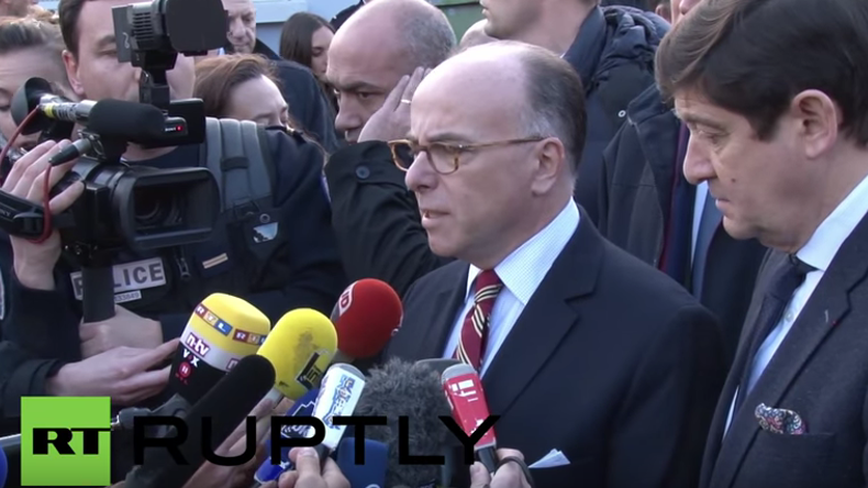 A Nîmes, Bernard Cazeneuve demande aux journalistes de mentir sur la sécurité d’une fan zone