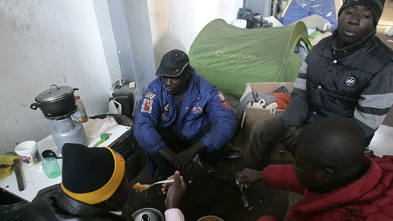 Italie : un carabinier tue un migrant violent, le camp se révolte