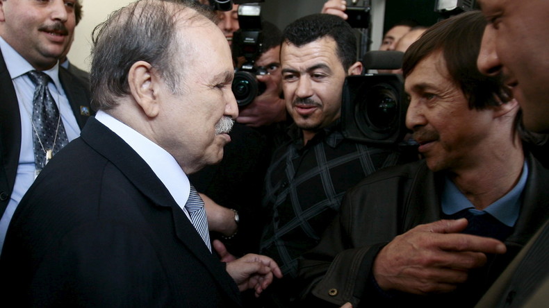 Face à la crise pétrolière, Abdelaziz Bouteflika remanie son gouvernement