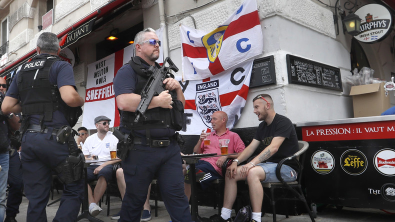 Euro 2016 : la police française a investi un hôtel où logaient des supporters russes
