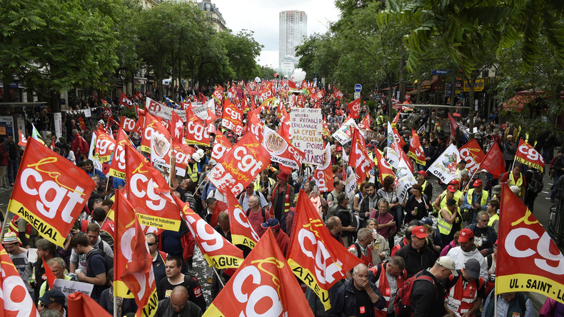 Loi travail : les internautes se moquent des chiffres de la police et des syndicats