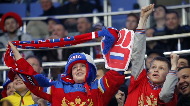 Lille : un supporter britannique piétine le drapeau russe devant les caméras (VIDEO)