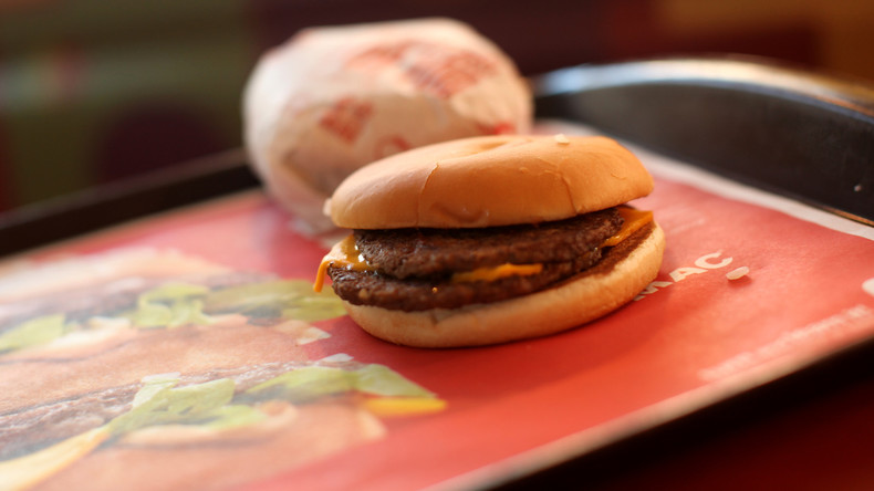 Au moment des attentats, Abdeslam mangeait un McDonald's et fumait des joints avec des lycéens