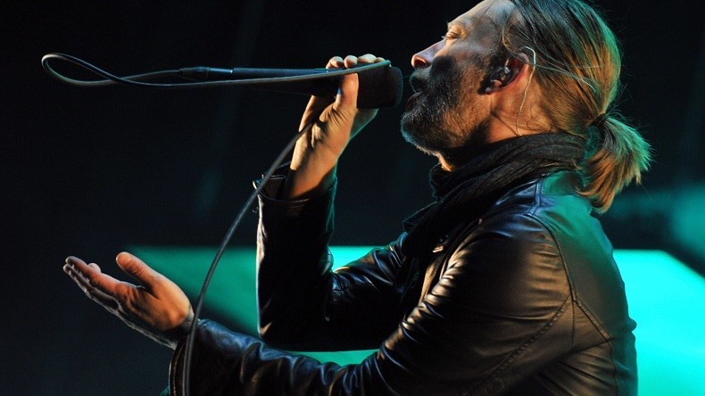 Des islamistes turcs attaquent des fans du groupe Radiohead réunis pendant le ramadan (VIDEO)