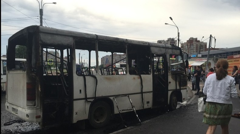 Un minibus avec 20 passagers à bord explose à Saint-Pétersbourg (PHOTOS, VIDEO)