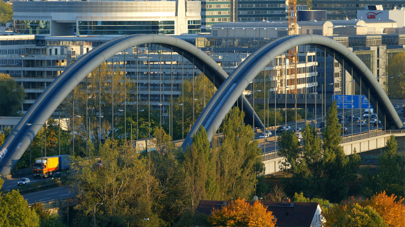 Libération sexuelle : un couple allemand en pleine action bloque l'autoroute
