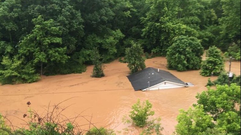 Inondation aux USA : 14 morts, des centaines de personnes piégées dans un mall (PHOTOS, VIDEOS)