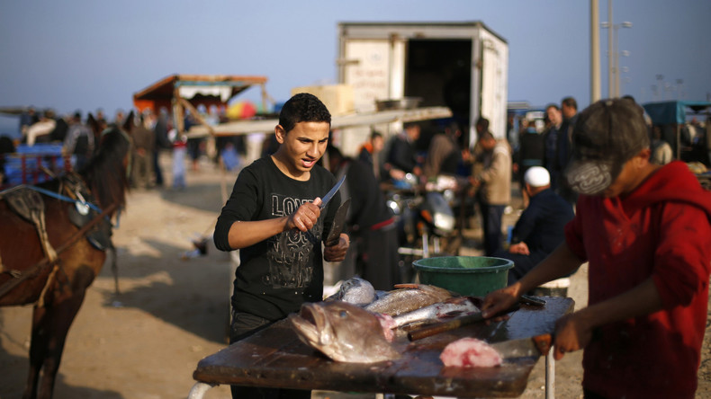 Face à la crise, Gaza fait revivre les repas solidaires pour ceux qui ont faim pendant le Ramadan