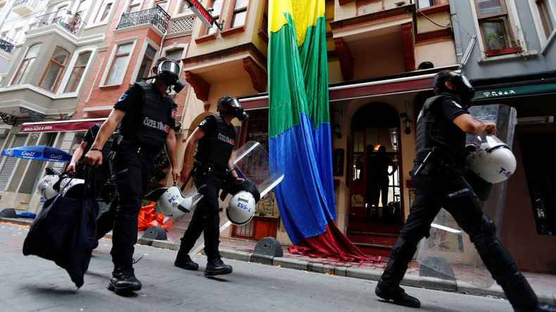 Gay pride à Istanbul : un député allemand dénonce son arrestation musclée par la police turque