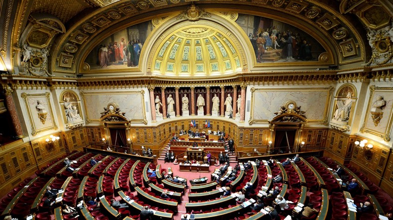 Le Sénat adopte une version durcie de la loi travail alors que les manifestations se poursuivent