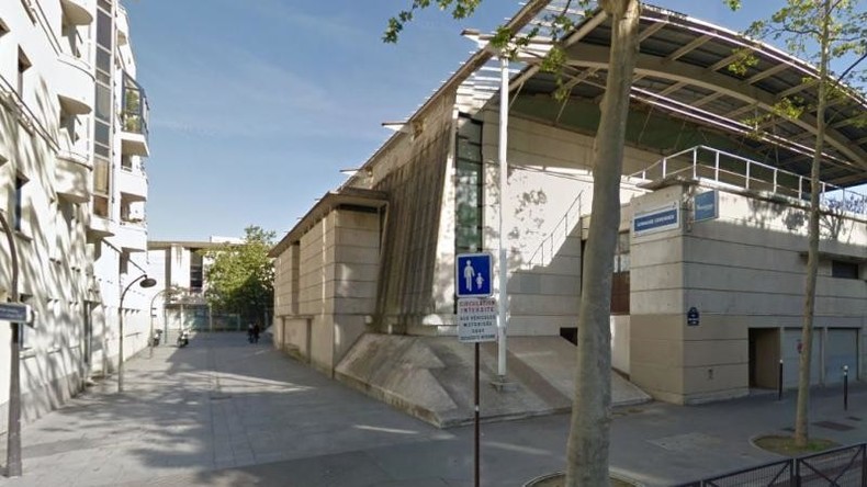 Paris : deux élus LR expulsent eux-mêmes des migrants installés dans un gymnase