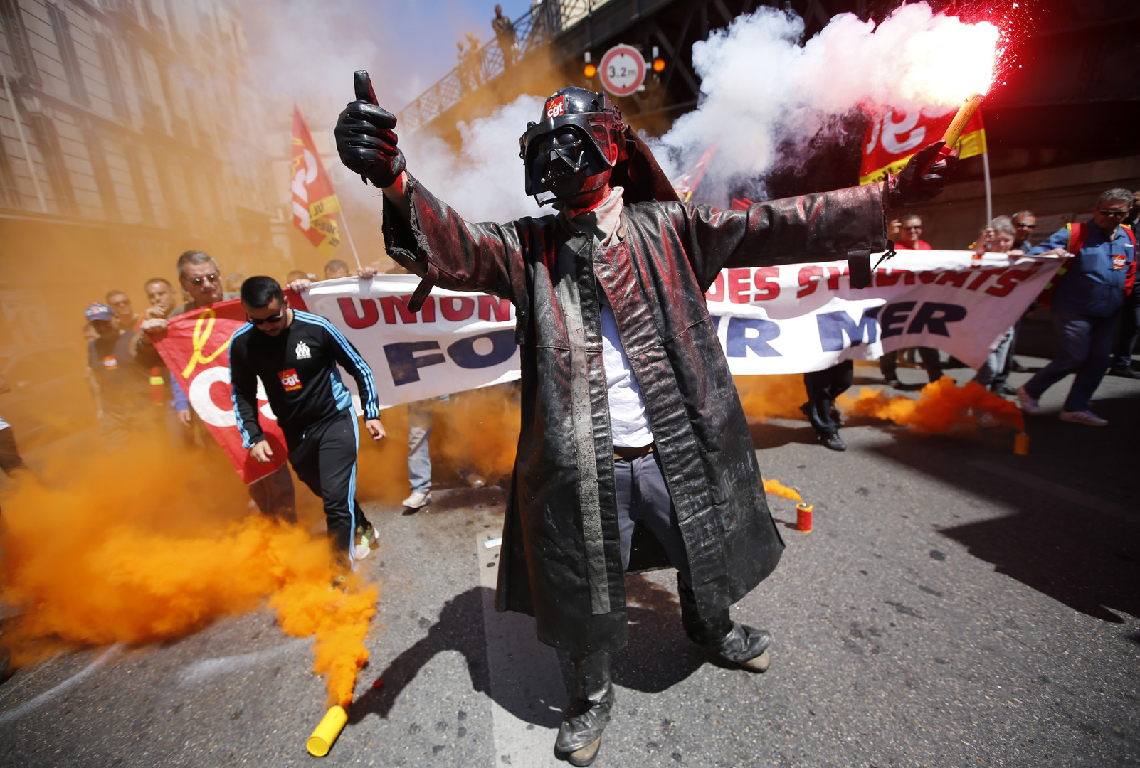 Loi travail : les actions coup de poing se multiplient partout en France (PHOTOS, VIDEOS)