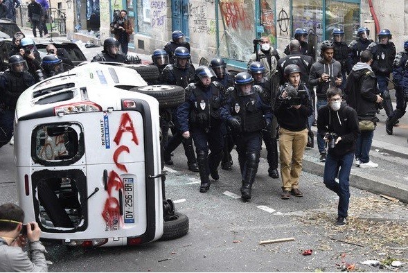 Hommage à Clément Méric : échauffourées entre des antifascistes et la police à Paris (PHOTOS, VIDEO)