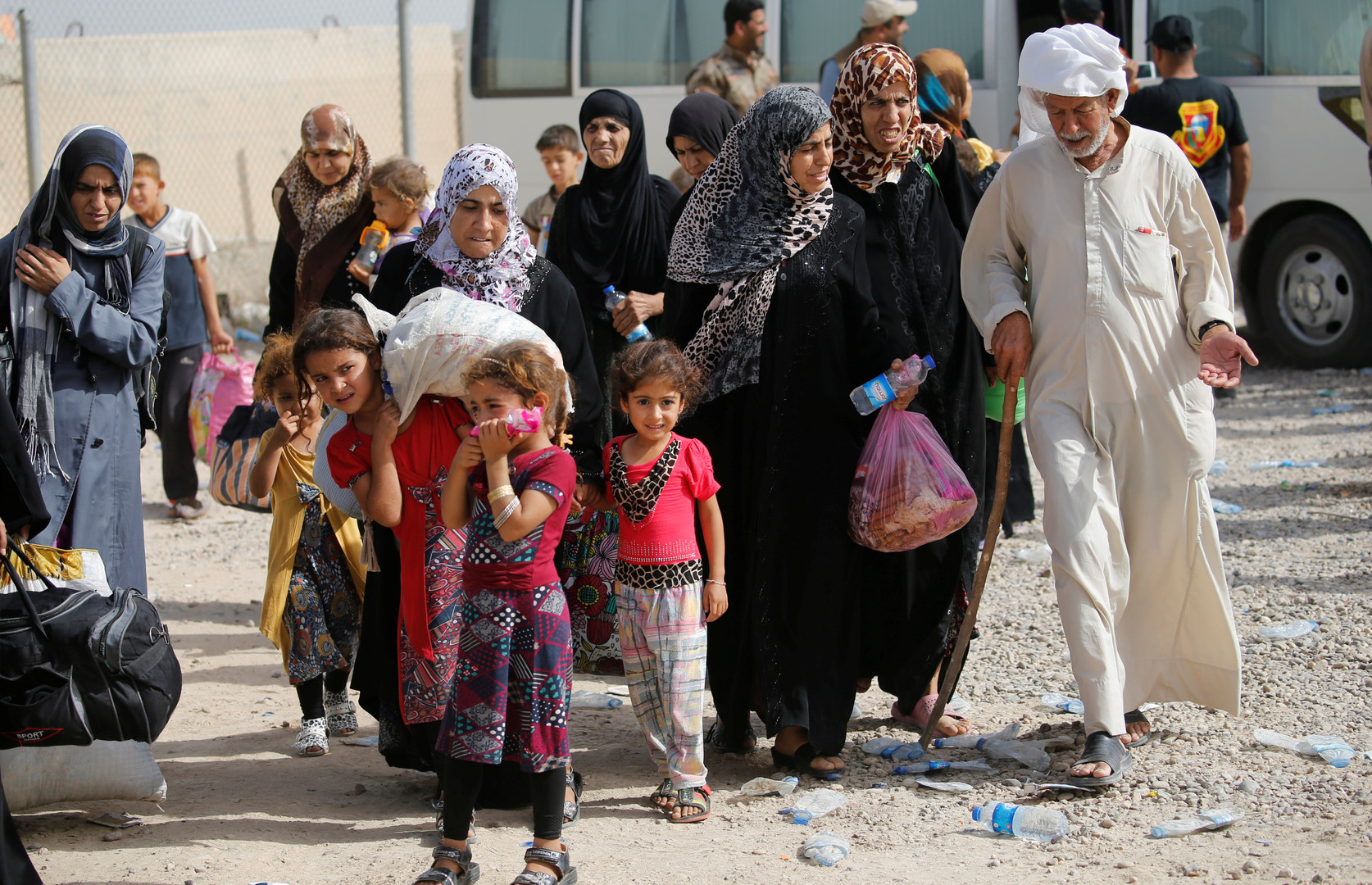 Irak : des civils qui fuient Falloujah visés par des tirs de l'Etat islamique, acculé (PHOTOS)