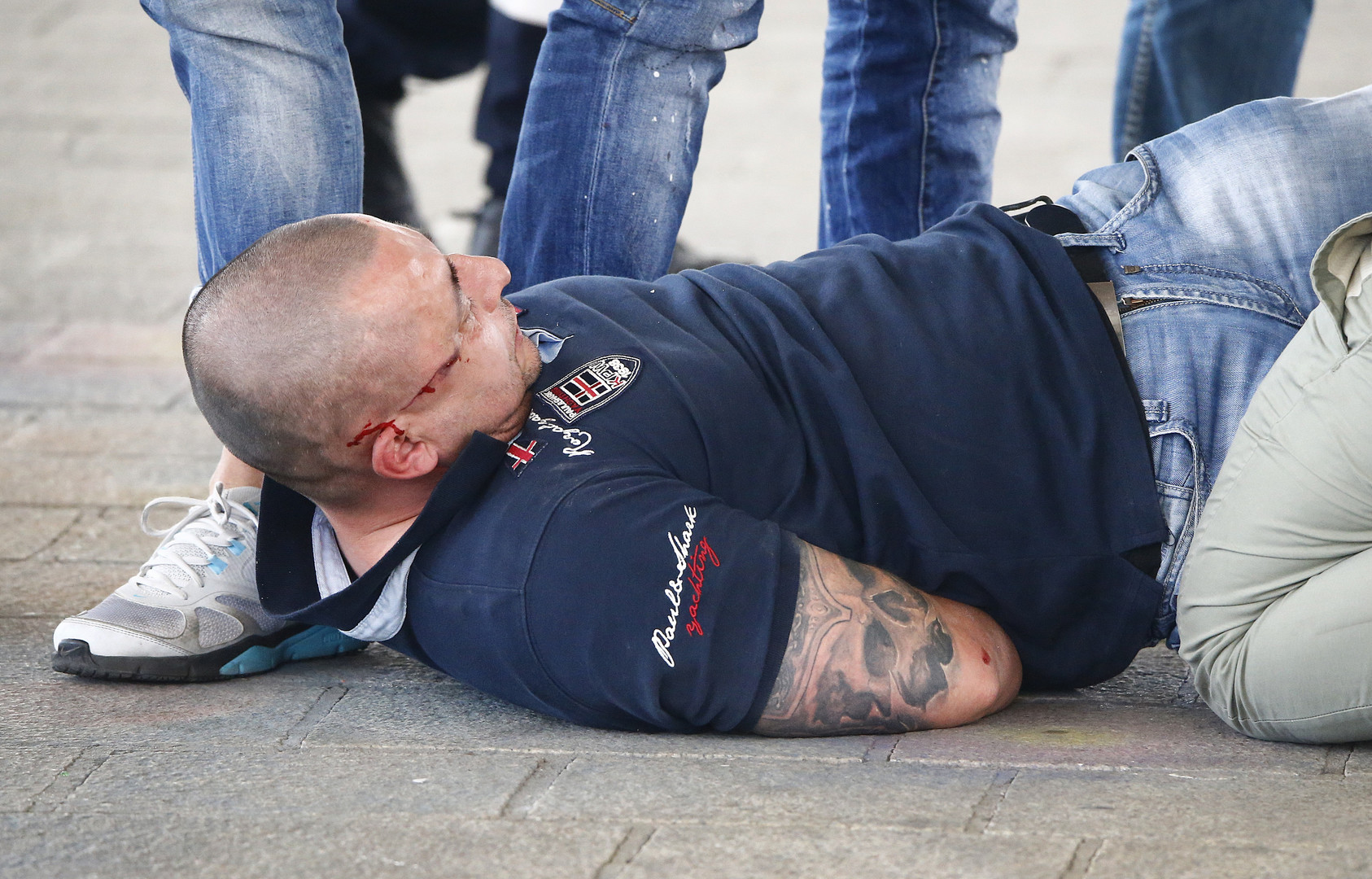 Nouvelles violences de supporters à Marseille avant le match Pologne - Ukraine (IMAGES)