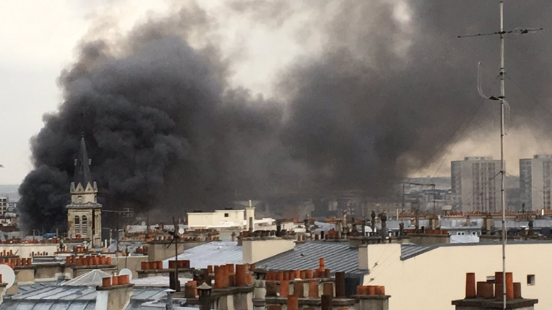 Paris : important incendie dans un immeuble du XVIIIe arrondissement (IMAGES)