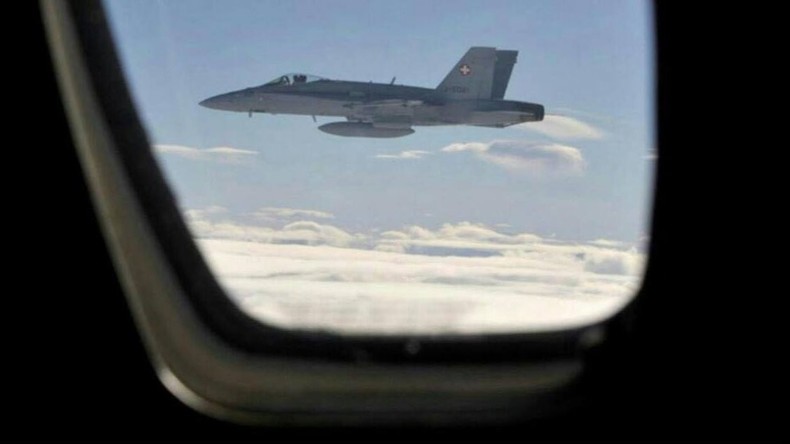 Deux avions de chasse suisses ont escorté un avion de ligne israélien suite à une menace d'attentat
