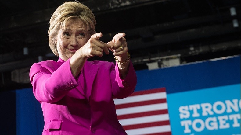 Donald Trump accuse Clinton d'avoir corrompu le Procureur général dans l'enquête sur les emails