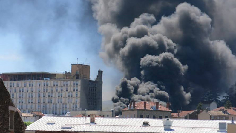Deux explosions et un gros incendie dans un hôpital en Ardèche (IMAGES)