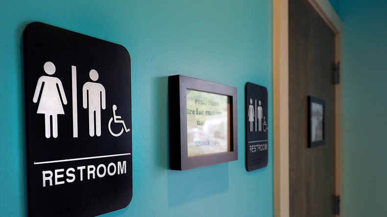 Toilettes transgenres : 10 Etats américains poursuivent l'admnistration Obama