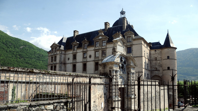 Isère : un site touristique majeur ferme ses portes à cause de l'installation de gens du voyage
