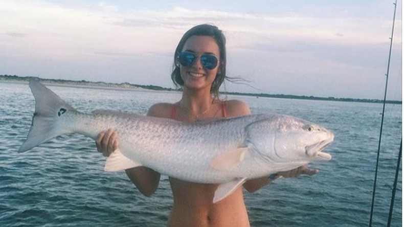 Des poissons en guise de soutien-gorge ? La nouvelle mode qui cartonne sur Instagram (PHOTOS)