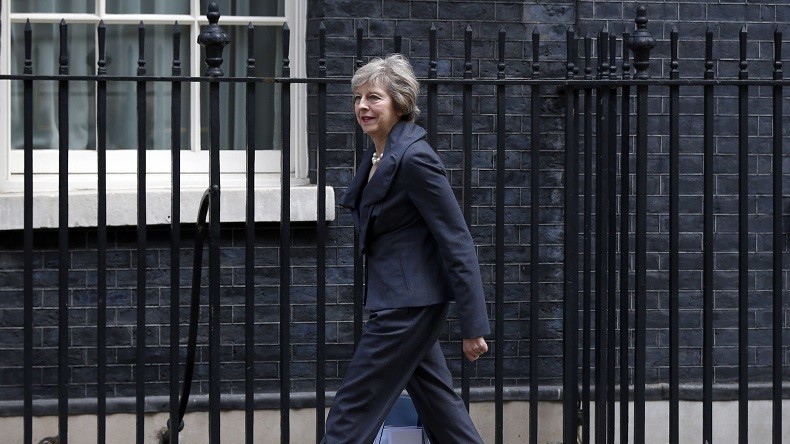 Theresa May se prépare à lancer la machine Brexit