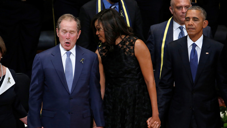 Malaise : George W. Bush danse lors d'un hommage aux policiers tués à Dallas (VIDEO)