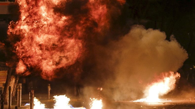 Calais : pour la première fois, des migrants envoient des cocktails Molotov sur la rocade portuaire