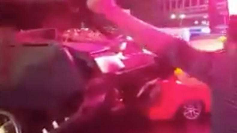 Turquie : un char d'assaut écrase des voitures pour passer (VIDEOS CHOC)