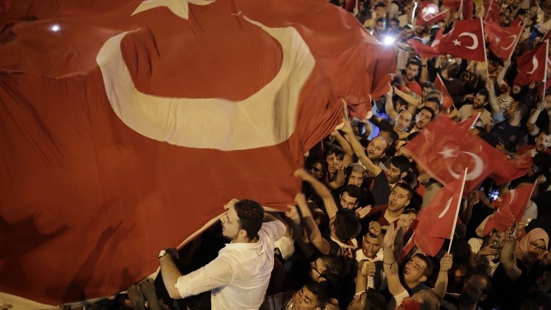 Entre soulagement et crainte, les dirigeants du monde réagissent au coup d’Etat en Turquie