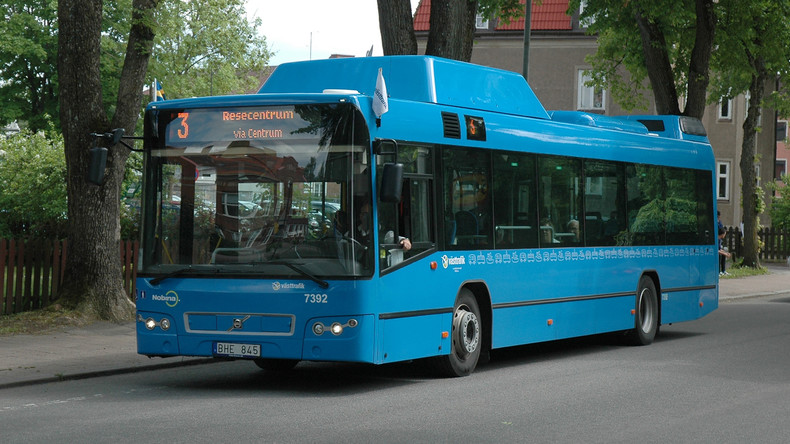 Suède : une vidéo montrant un chauffeur de bus passer à tabac un migrant fait polémique
