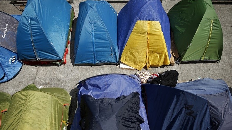 2628 migrants évacués du plus important campement sauvage de Paris