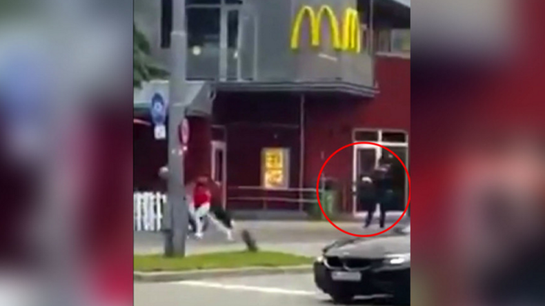 Les premières images de la fusillade de Munich (VIDEOS CHOC)