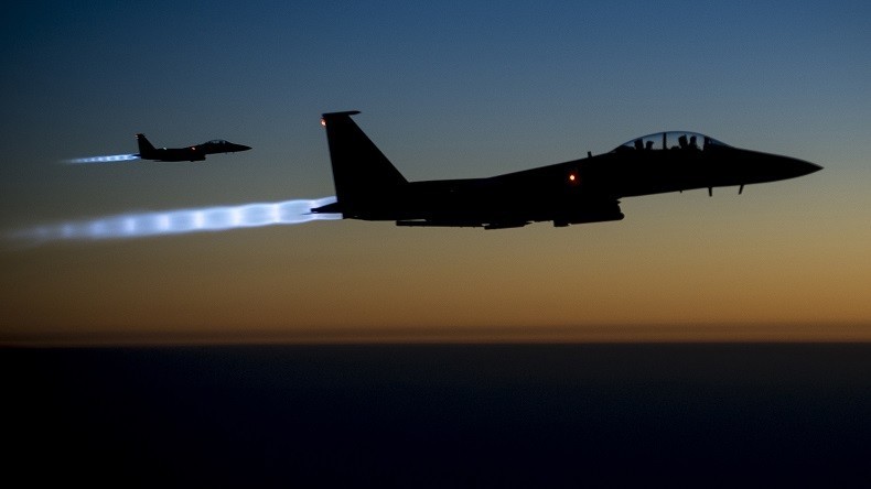 Syrie : de nouvelles frappes aériennes américaines font au moins 15 morts parmi les civils à Manbij