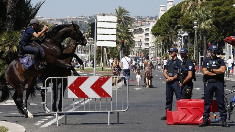 Attentat de Nice : le ministère de l’Intérieur accusé d’avoir exercé des pressions, Cazeneuve réagit