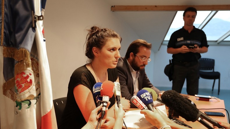 Sandra Bertin face à Bernard Cazeneuve, mais qui dit vrai dans cette affaire ?