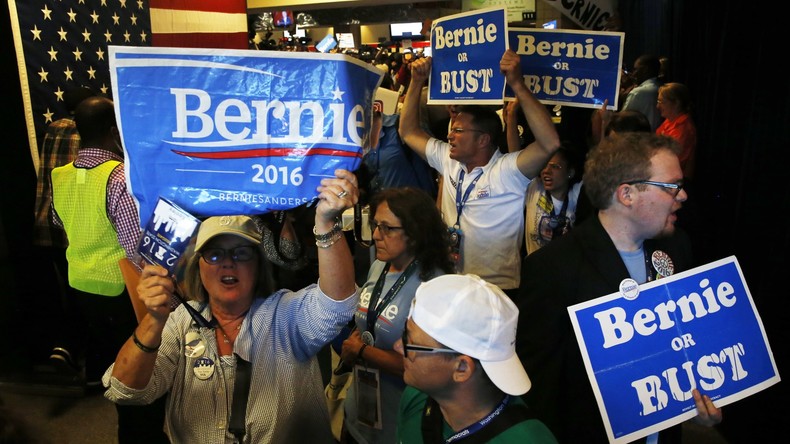 Hillary Clinton intronisée candidate à la Maison Blanche, les partisans de Sanders s’obstinent