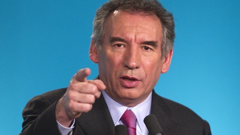 Après les attentats, Bayrou change son fusil d’épaule et arme la police municipale de Pau