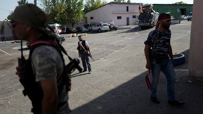 Arménie : tensions et affrontements à Erevan, un policier tué