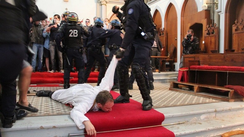 Appel au pape après l'évacuation forcée de l'église Sainte-Rita par la police (PHOTOS, VIDEO)